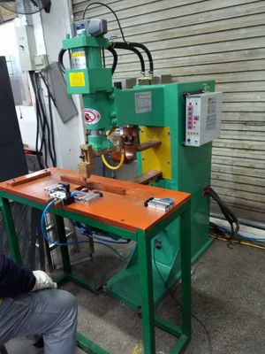 Paslanmaz Çelik Nokta Kaynak Makinesi 100KVA Hava Basıncı Çok Noktalı Kaynakçı